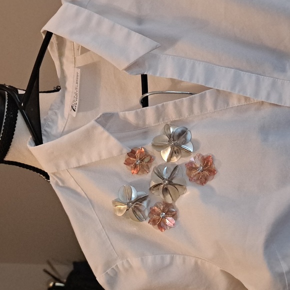 3PC BUNDLE WITH JEANS AND 2 BLOUSES - Picture 3 of 11